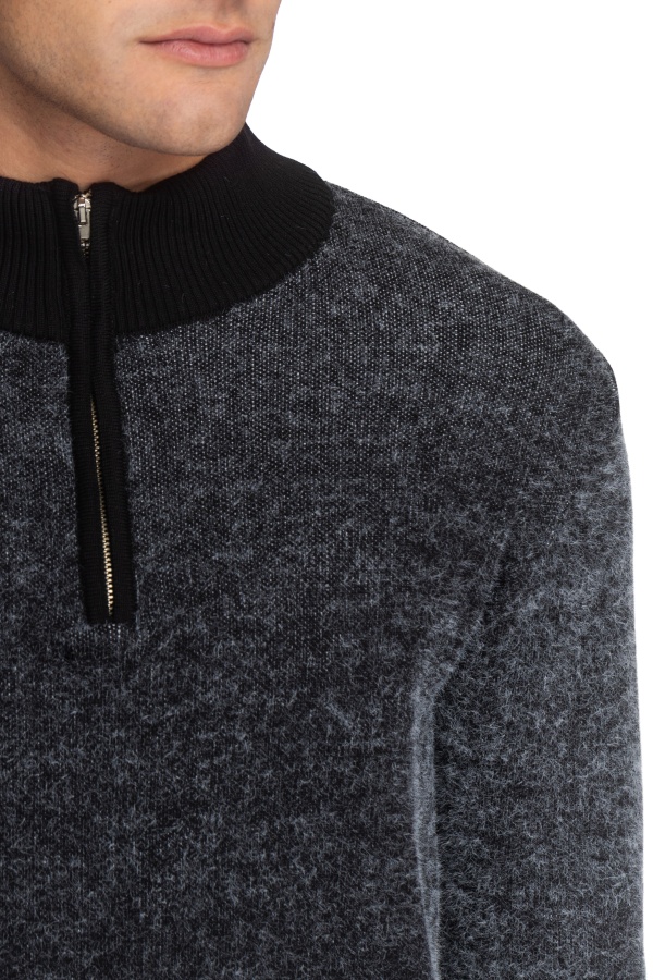 Sweater Casual Adventure
