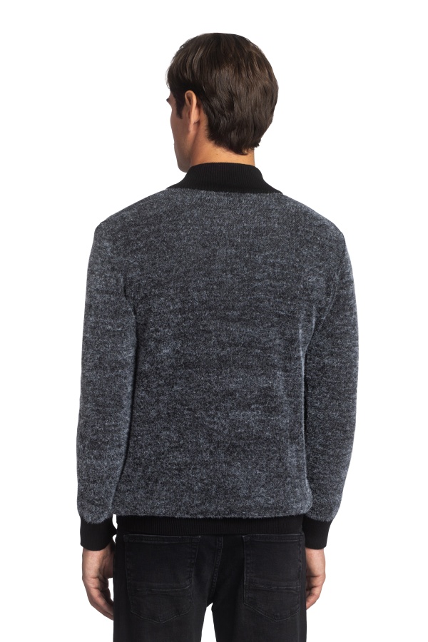 Sweater Casual Adventure
