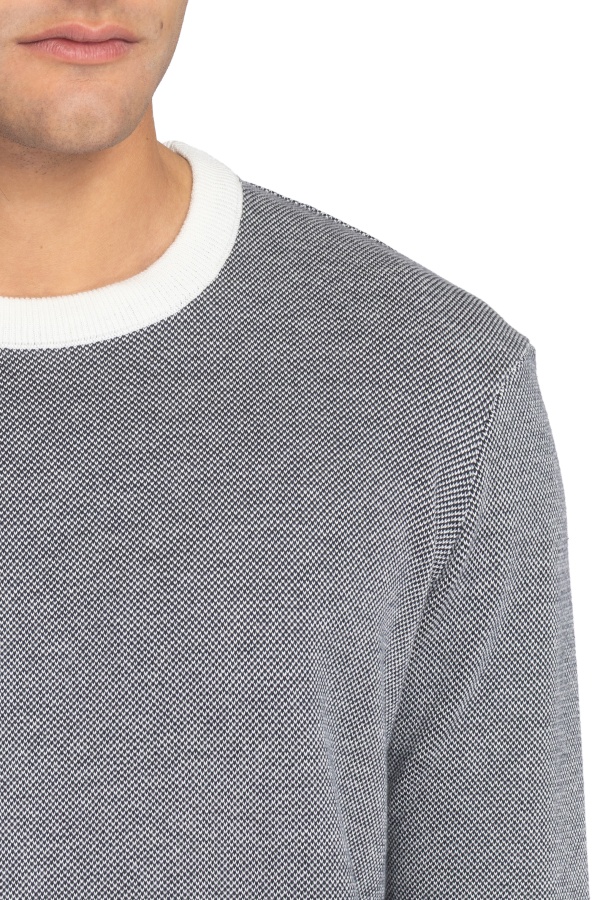 Sweater Casual Adventure