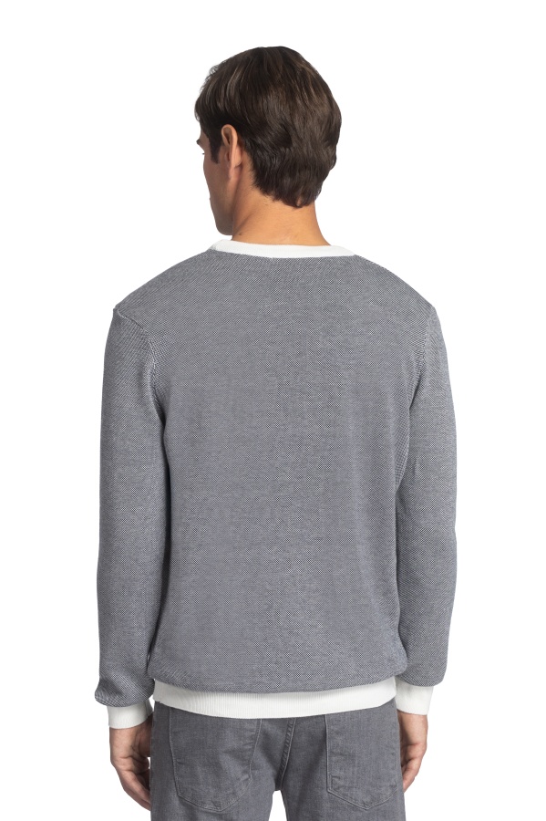 Sweater Casual Adventure