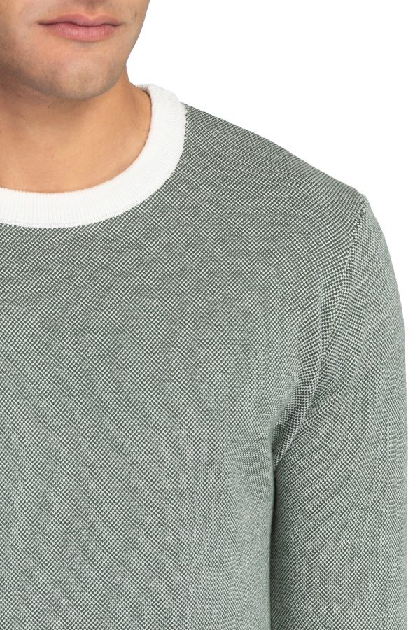 Sweater Casual Adventure