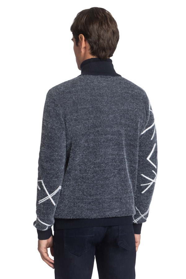 Sweater Casual Adventure